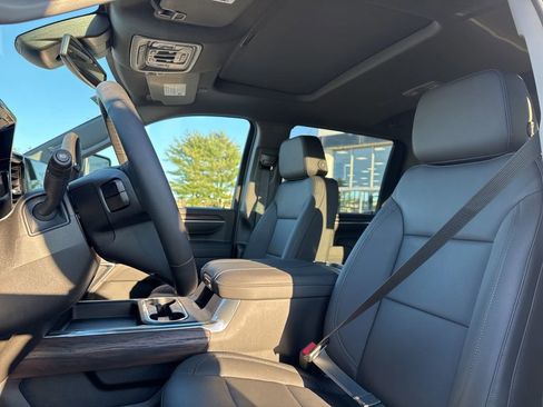 New 2026 GMC Sierra 2500 SLT w/ SLT Premium Package AWD/4WD image 16