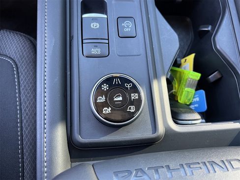 Certified 2025 Nissan Pathfinder S image 17