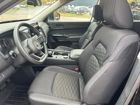 Used 2024 Nissan Pathfinder S image 9