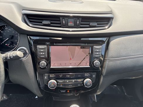 Used 2018 Nissan Rogue SL AWD/4WD image 18