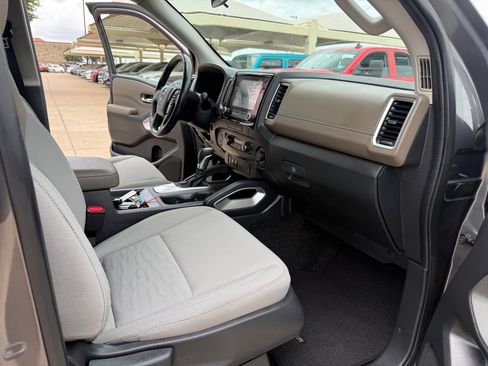 Used 2022 Nissan Frontier SV RWD image 15