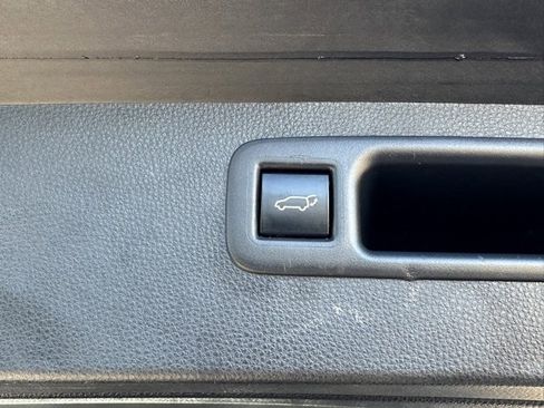 Used 2021 Toyota Highlander XLE image 22