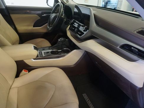 Used 2020 Toyota Highlander Platinum image 25