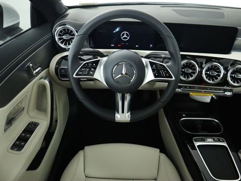Used 2025 Mercedes-Benz CLA 250 image 11