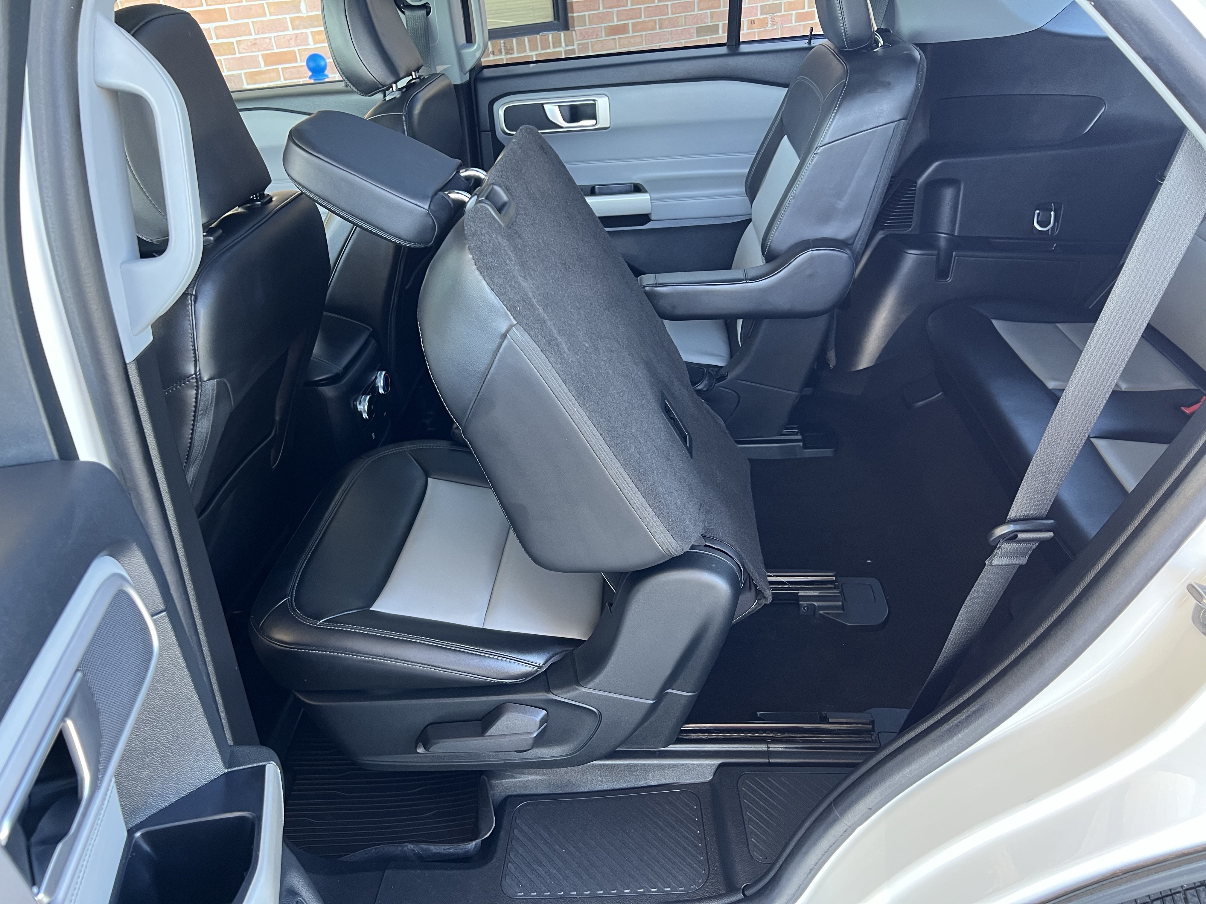 Used 2023 Ford Explorer XLT w/ Equipment Group 202A AWD/4WD image 20