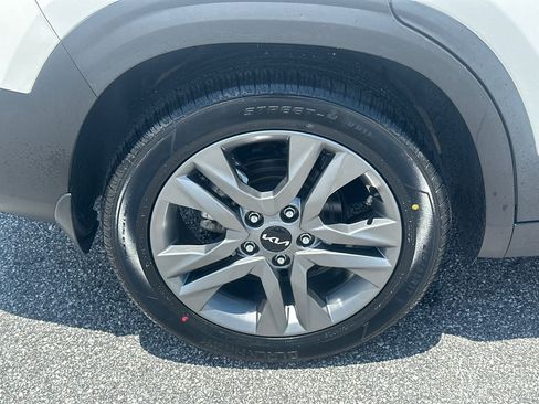 Used 2022 Kia Seltos S FWD image 19