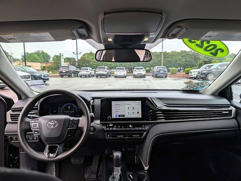Used 2025 Toyota Camry LE FWD image 11