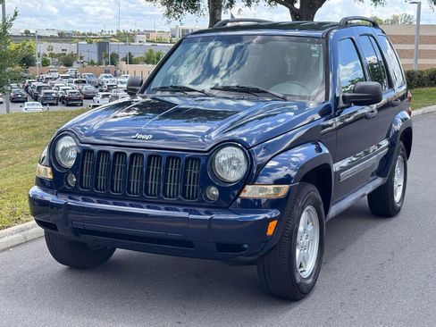 Used 2007 Jeep Liberty Sport RWD image 3