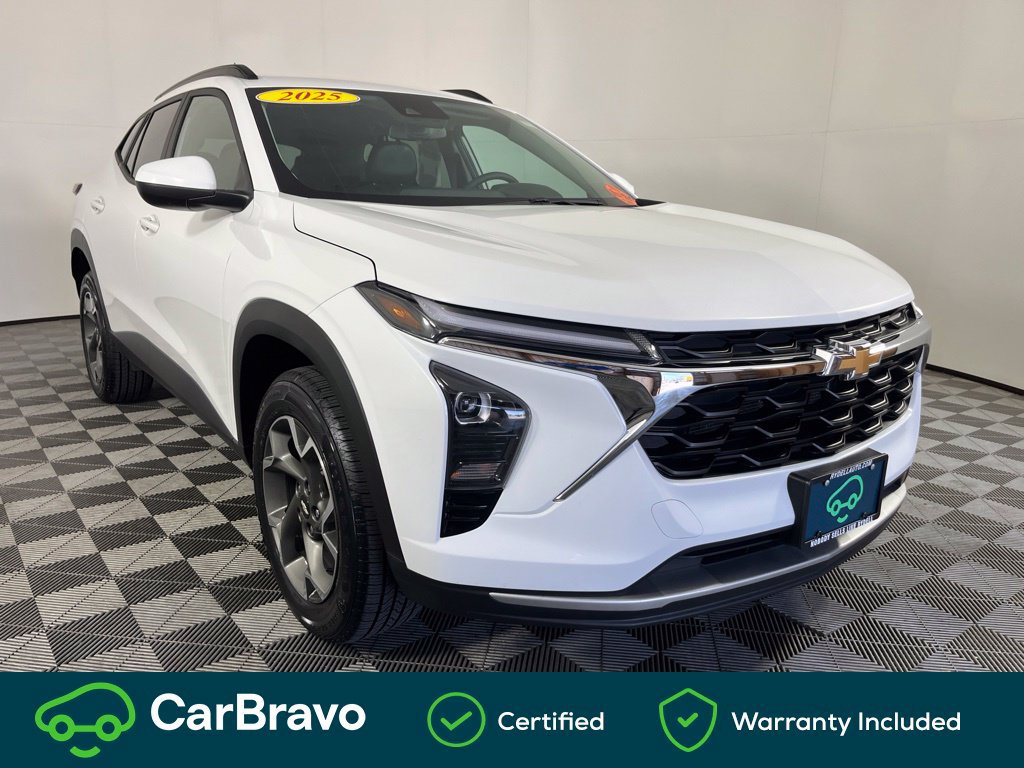 Certified 2025 Chevrolet Trax LT w/ Driver Confidence Package FWD image 2