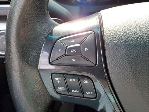 Used 2017 Ford Explorer XLT FWD image 19