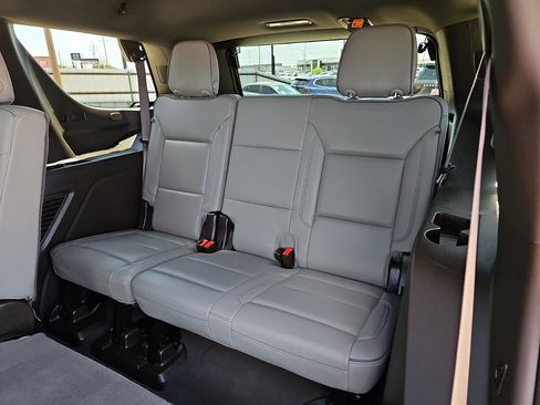 Used 2022 GMC Yukon SLT w/ SLT Premium Package AWD/4WD image 11