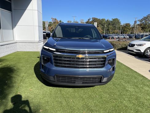 New 2026 Chevrolet Traverse LT image 2