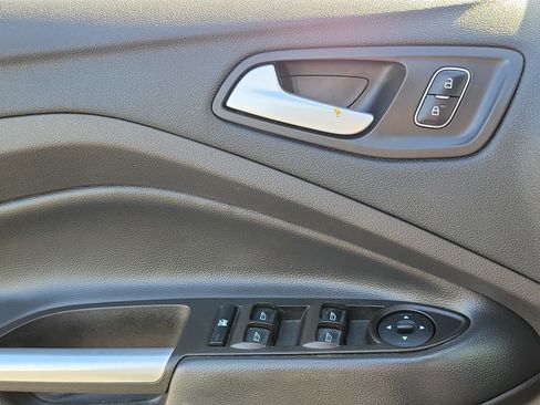 Used 2017 Ford Escape SE w/ SE Sport Appearance Package FWD image 13