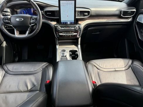 Used 2023 Ford Explorer Platinum w/ Technology Package AWD/4WD image 15
