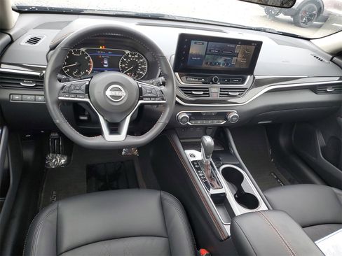 Used 2025 Nissan Altima 2.5 SR w/ SR Premium Package image 10