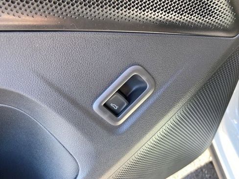 New 2025 Volkswagen Tiguan SE image 24