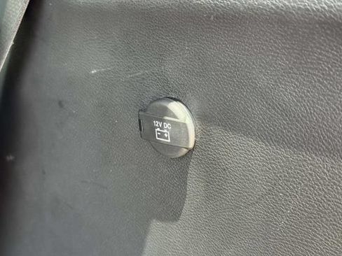 Used 2025 Chrysler Pacifica Limited FWD image 10