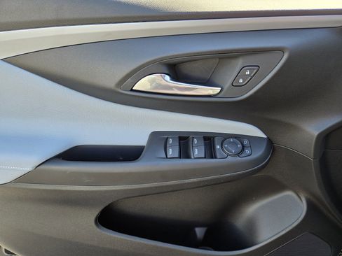 New 2025 Buick Envista Preferred image 9