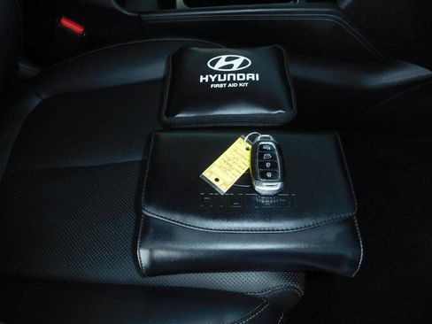 Used 2019 Hyundai Santa Fe Limited AWD/4WD image 18
