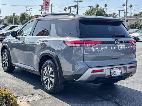 Certified 2022 Nissan Pathfinder SL FWD image 9
