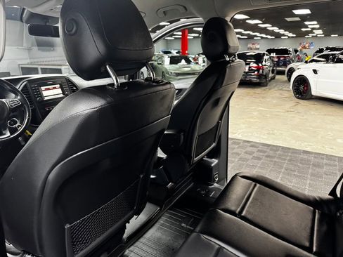 Used 2018 Mercedes-Benz Metris Passenger image 38