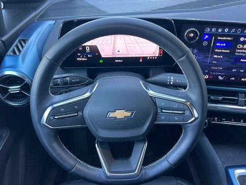 Used 2024 Chevrolet Equinox EV LT FWD image 17