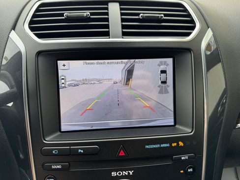 Used 2019 Ford Explorer Limited w/ Class III Trailer Tow Package image 16