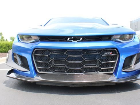Used 2018 Chevrolet Camaro ZL1 RWD image 21