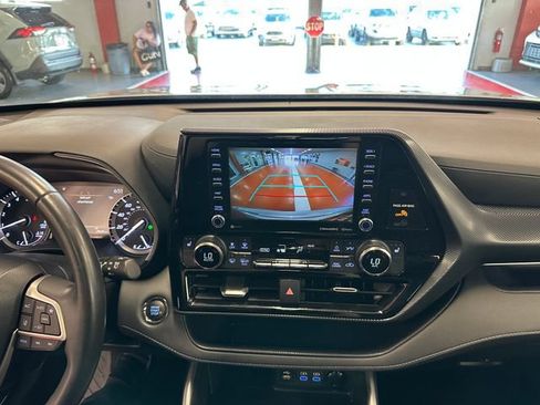 Used 2022 Toyota Highlander XSE AWD/4WD image 22