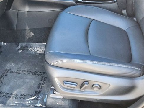 Used 2023 Toyota Corolla Cross XLE image 8