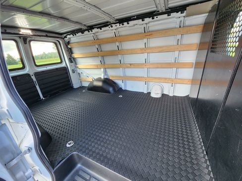 Used 2023 GMC Savana 2500 w/ Driver Convenience Package image 19