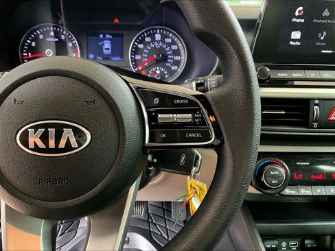 Used 2019 Kia Forte LXS FWD image 11