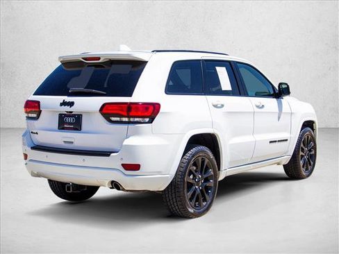 Used 2018 Jeep Grand Cherokee Altitude AWD/4WD image 5