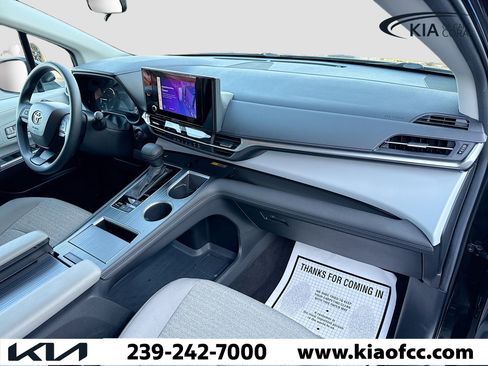 Used 2025 Toyota Sienna LE image 13