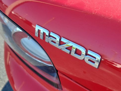 Used 2006 MAZDA MX-5 Miata Touring w/ Appearance Pkg image 10