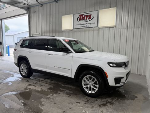 Used 2025 Jeep Grand Cherokee L Laredo w/ Luxury Tech Group I AWD/4WD image 2