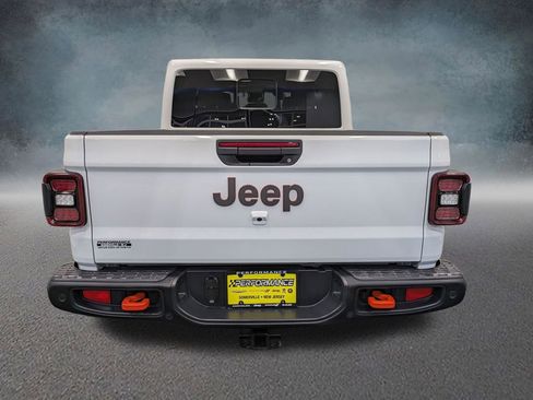 Used 2025 Jeep Gladiator Mojave AWD/4WD image 5