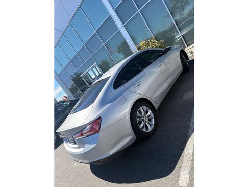Used 2021 Chevrolet Malibu LT FWD image 4