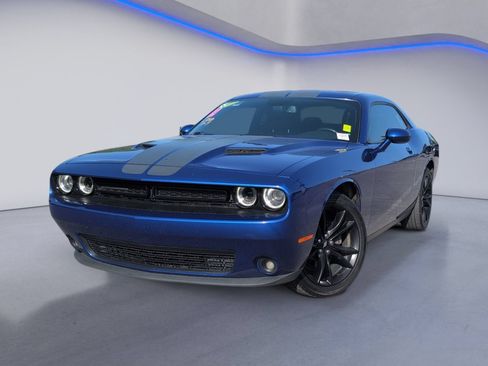 Used 2018 Dodge Challenger SXT w/ Blacktop Package RWD image 2