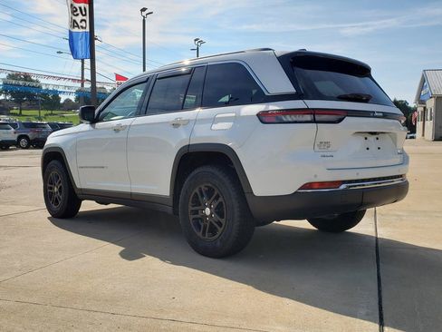 Certified 2023 Jeep Grand Cherokee Laredo w/ Luxury Tech Group I AWD/4WD image 5