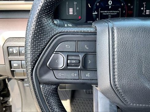 Used 2025 Toyota Tacoma SR5 AWD/4WD image 10