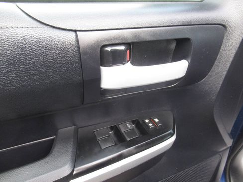 Used 2014 Toyota Tundra SR5 w/ SR5 Upgrade Package image 18