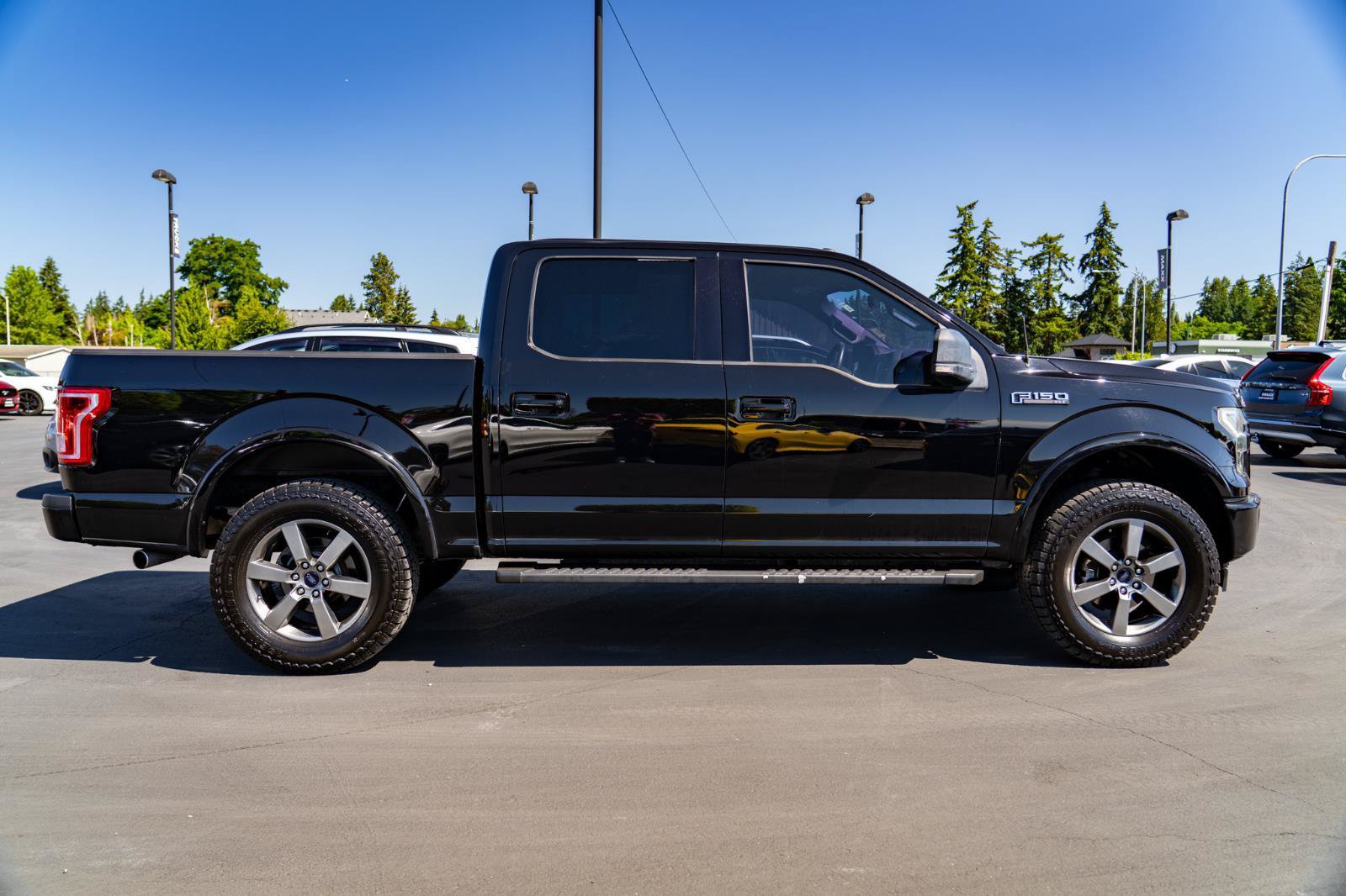 Used 2017 Ford F150 XLT w/ Equipment Group 302A Luxury AWD/4WD image 5