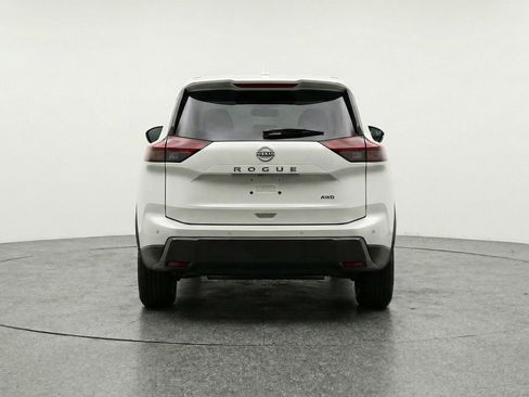 Used 2025 Nissan Rogue SV image 7