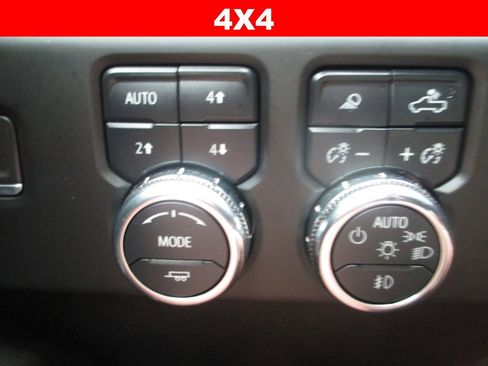 Used 2024 GMC Sierra 1500 AT4 w/ Technology Package AWD/4WD image 31