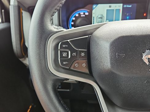 Used 2023 Ford Bronco Badlands image 17