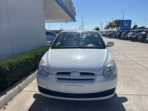Used 2010 Hyundai Accent GS w/ Premium Pkg 3 FWD image 2