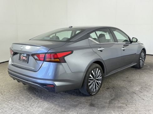 Used 2025 Nissan Altima 2.5 SV FWD image 6