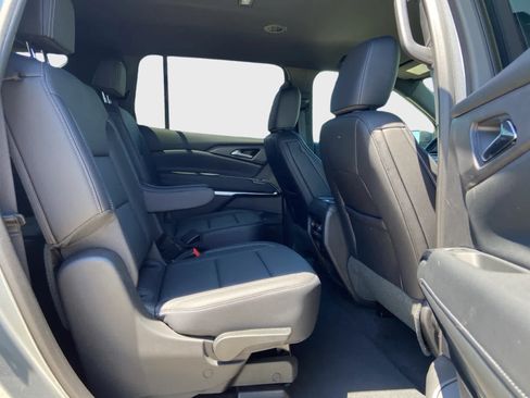 Used 2026 Chevrolet Traverse LT AWD/4WD image 14