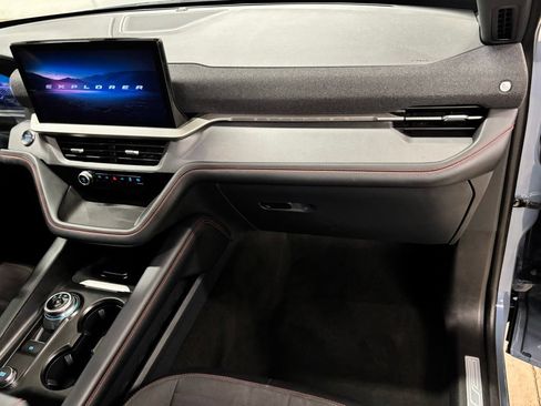 Used 2025 Ford Explorer ST-Line RWD image 22